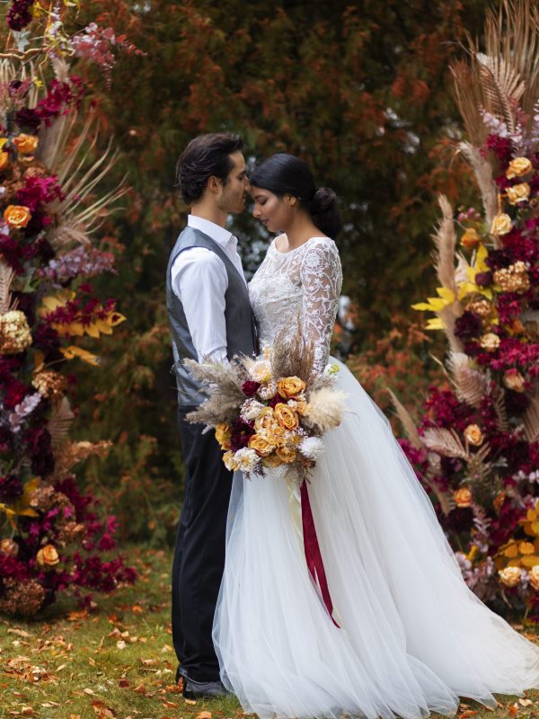 full-shot-couple-posing-together